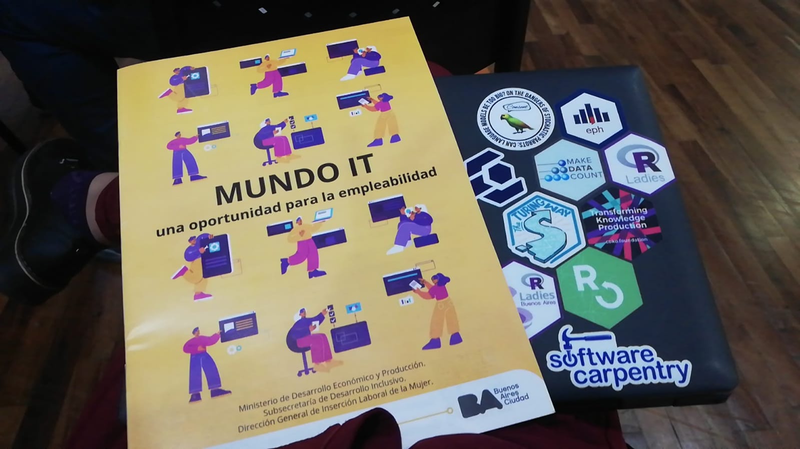fotografia del primer cuadernillo impreso de capacitación